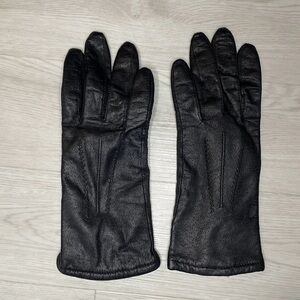 Vintage Fownes Women’s Black Soft Leather Gloves Size 7 100% Acrylic Lining